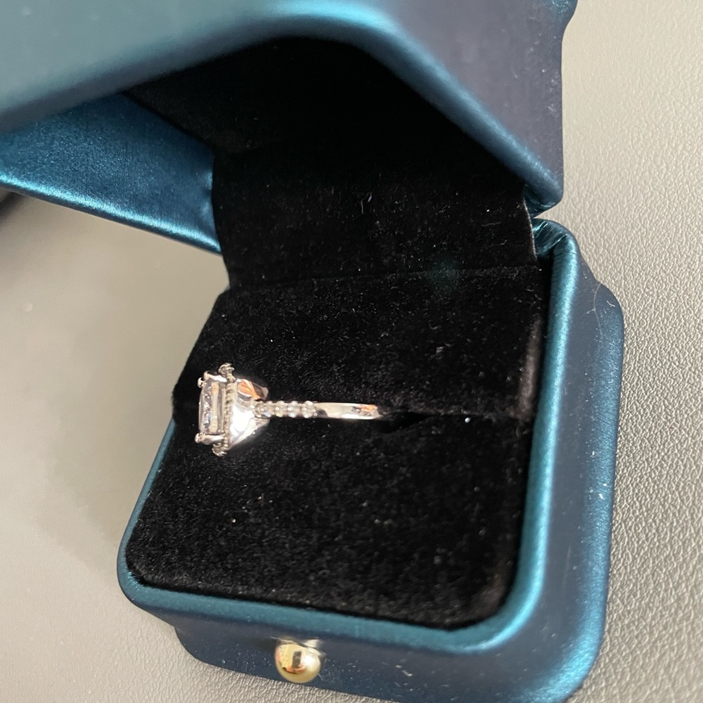 Beautiful Silver Ring - image 2